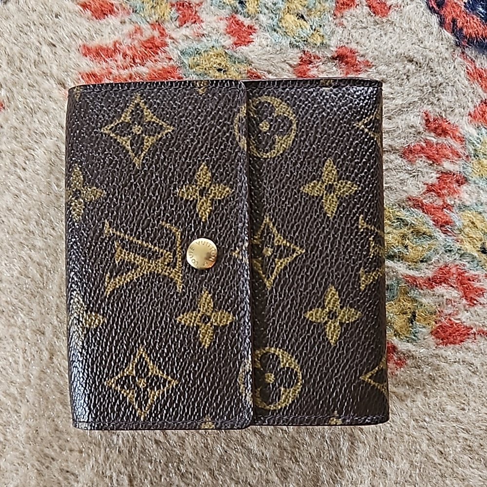 Authenticated Louis Vuitton Elise Wallet LV Price Firm